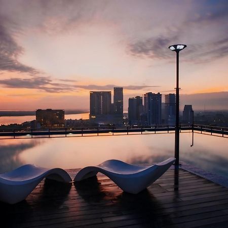 Hotel Serviced Condo Unique Infinity Pool With Mekong River View Phnom Penh Exterior photo