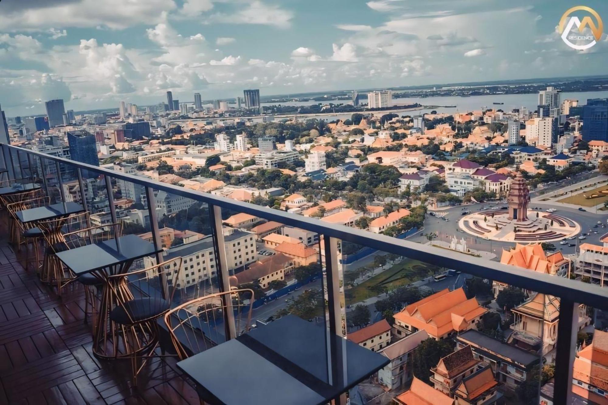 Hotel Serviced Condo Unique Infinity Pool With Mekong River View Phnom Penh Exterior photo