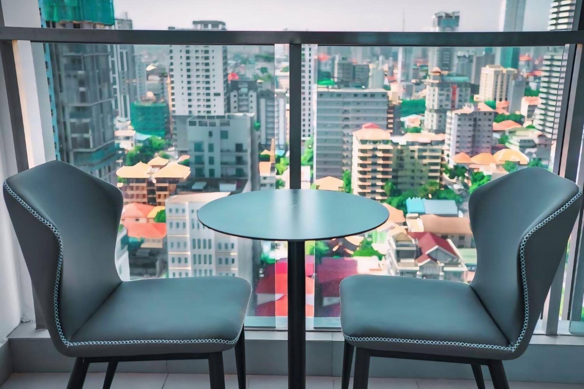 Hotel Serviced Condo Unique Infinity Pool With Mekong River View Phnom Penh Exterior photo