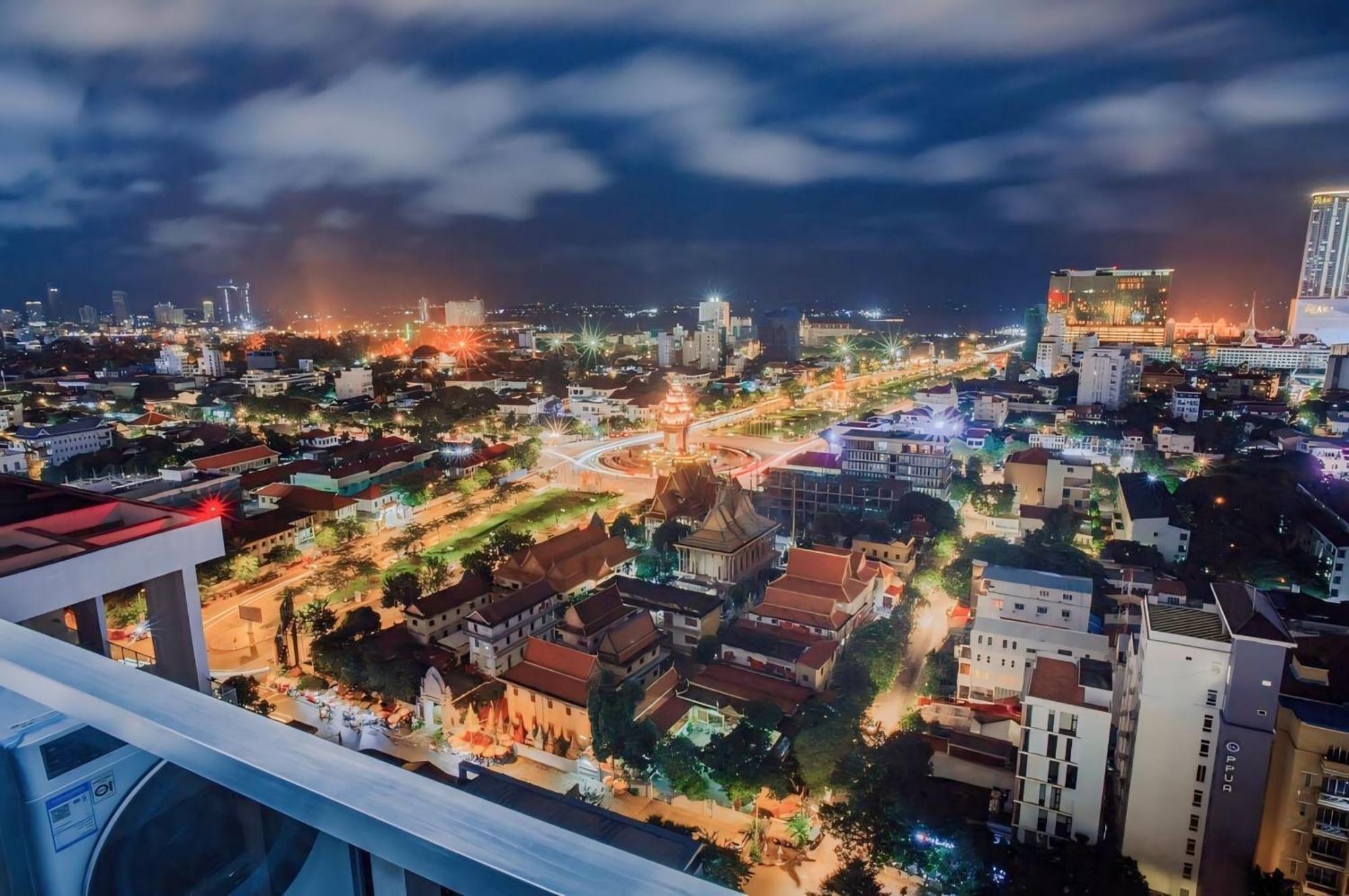 Hotel Serviced Condo Unique Infinity Pool With Mekong River View Phnom Penh Exterior photo